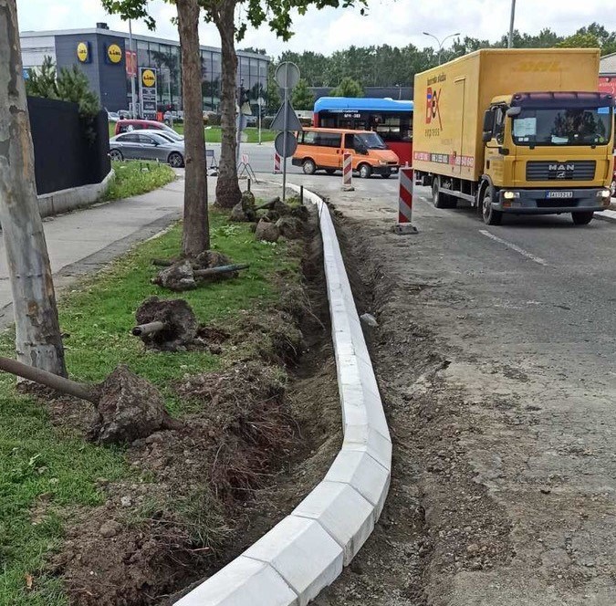 Санација коловоза и тротоара у Улици Светолика Лазаревића Лазе