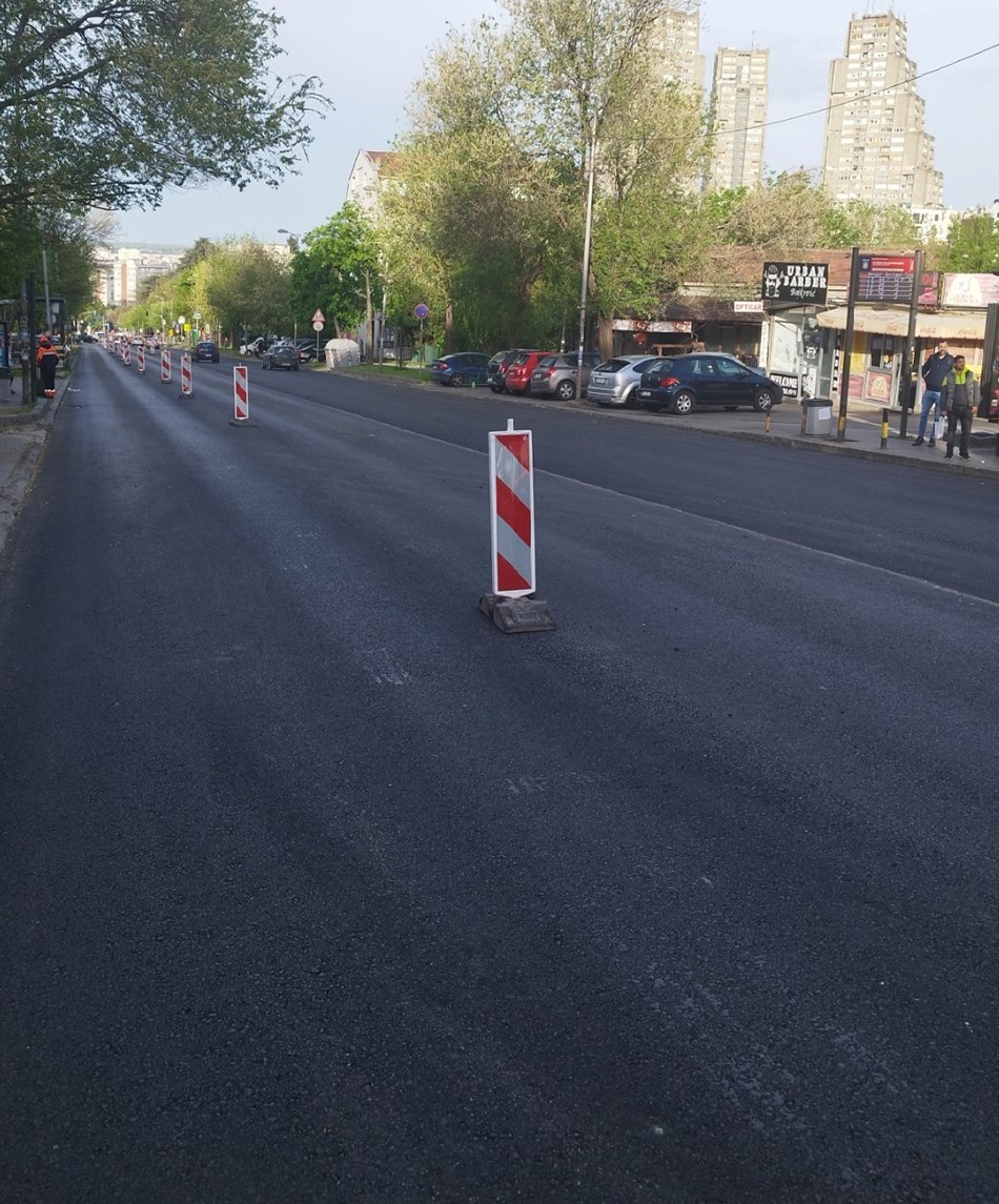 Замена дотрајалог асфалта у делу Устаничке улице